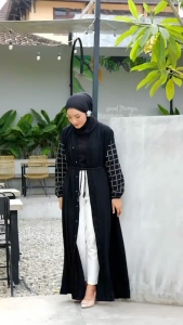 Abaya Melinda Outher: Pakaian Wanita Syari yang Mewah & Elegan
