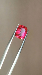 🌸 พลอยพิงค์โทพาส สีหวาน ทรง Cushion ทำเครื่องประดับน่ารักๆได้  ( พลอยเเท้ มีกระบวนการเพิ่มเติมสีสัน ) ขนาด 3.5 กะรัต.  ( Pink Topaz )  ✨