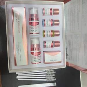 Bộ Brow Lamination Uốn Định Hình Chân Mày kèm Nhuộm Đen Nâu