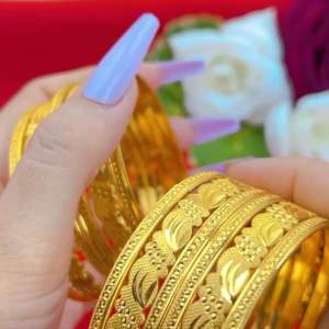 Timeless Gold-Tone Bracelet with 6 Rings - Perfect Anniversary Gift