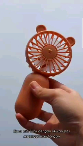 Kipas Angin Mini Portable USB Tangan Stand meja Mini Fan Genggam Karakter