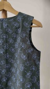 ❤️❤️New Flower Dark Green Colours Batik Stamp S Size Top Sleeveless❤️❤️