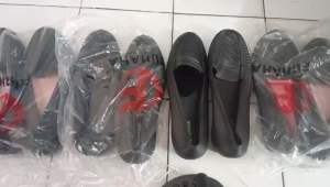 TJ707 Sepatu Karet Fantopel Hitam Fuhaha Polos Motif Lubang size 36 - 40
