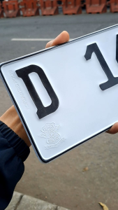 plat nomor mobil standar putih