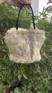 Túi 2hand mini xách tay lông thật rất xinh của Nhật -T509