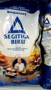 TERIGU SIGITIGA BIRU PREMIUM 1 KG TERIGU BOGASARI