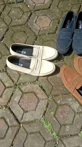 sepatu casual santai asli kulit  jenis swede  warna hitam.cream dan coklat