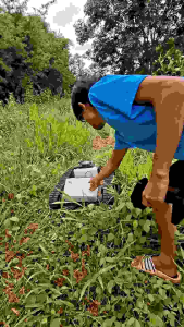 เครื่องตัดหญ้ารีโมท รถตัดหญ้าบังคับวิทยุ ล้อตีนตะขาบ เครื่องยนต์เผาคว่ำ 4 แรงม้า ควบคุมระยะไกลด้วยรีโมท