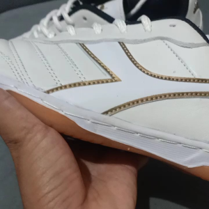Sepatu Futsal Kulit Sapi White Gold Outsol Sudah Di Jahit Keliling Super Quality