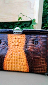 Hàng Si túi cluk cầm tay da cá sấu gù