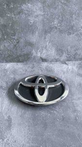 Logo Depan Grill Innova Reborn Komplite Dudukan 2016 2020 Original