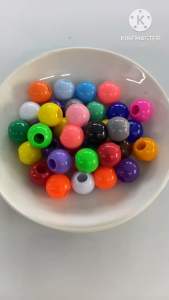 ลูกปัดพลาสติกกลม ลูกปัดลูกชิ้นรูใหญ่ คละสีสด รู 5 มิล ขนาด 14 มิล จำนวน 200 ชิ้นราคา 199 บาท ขนาด 14 มิล จะมีคละสีเยอะกว่าขนาดอื่นๆ