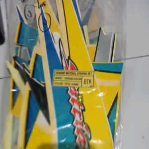 STIKER STRIPING LIS BODY MOTOR SUZUKI SATRIA HIU 2004 2005 PUTIH KUNING MALAYSIA 2TAK