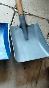 SEKOP ALAT UNTUK PROYEK BANGUNAN DAN ADA 3 JENIS SEKOP PASIR BESI SEKOP PASIR PVC SEKOP PASIR PLASTIK  PROYEK BANGUNAN  SEKOP GENGGAM