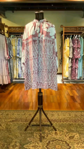 Callina Tunik by Dian Pelangi LIMITED EDITION Blouse Baju Atasan Kemeja Blus Outfit Casual Formal Kerja Kantor Pesta Pernikahan Kondangan Wanita Hijaber Cantik Anggun Modis Modern Elegan Mewah Model Korea Terbaru Motif Batik Abstrak Hand Made Kekinian