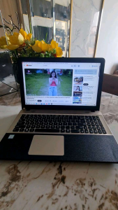 asus i3 gen 7 Ram 4g Ổ ssd 120g . màn to 15.6inh pin dùng 2 giờ full chức năng