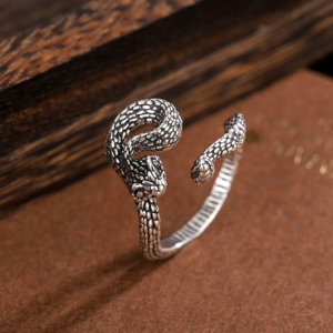 Cincin Elegan Desain Ular Viper Spiral