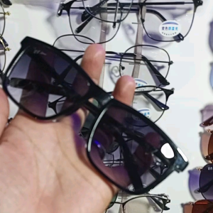 Kacamata hitam Ns 114.BELI 1 GRATIS 1 kacamata gaya pria