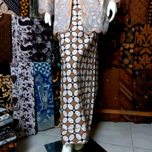 Jarik Lawasan Kawung Krem Putih Bawahan Kebaya