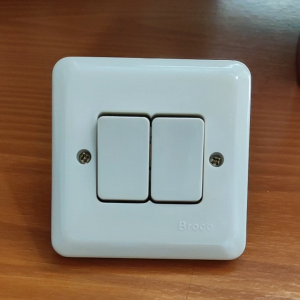 Pemilihan dan Penggunaan Saklar ON/OFF Tembok & Double BROCO CREAM 6622U