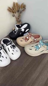 Giày nhựa lỗ thể thao hoạ tiết gấu bear đi làm đi chơi mềm nhẹ thoáng khí chống trượt (8778)