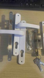 khóa tay gạt chugn nhôm hệ 440  nhôm cỏ