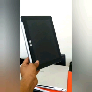 Brand: ASUS Series: ‎Chromebook Flip C100PA Operating System: Chrome OS Item Weight: ‎2 pounds Product Dimensions: 7.2 x 10.4 x 0.6 inches Color: ‎aluminum chassis Rear Webcam Resolution: ‎1 MP Flash Memory Size: 16  The flexible 360 degre