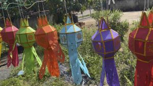 โคมยี่เป็งโคมล้านนาโคมแปดเหลี่ยมมี 9 สี เพื่อเลือก การเลือกสีแบบมีความสวยงามที่น่าสนใจ 20 ใบ คุณสามารถสั่งซื้อสูงสุดได้ โปรดอ่านรายละเอี