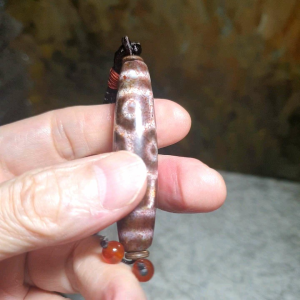 57.5mm aged Tibetan Xang Xung (Zhang Zhung) Tortoise Shell 9 Eyes Dzi with red spots pendant (with certificate) 57.5毫米西藏老矿象雄满朱砂龟背九眼天珠吊坠(带证书)