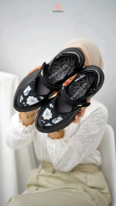 Zunika Kira Slip-on Velcro strap sepatu sneaker wanita