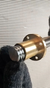 ลีดสกรูเกลียวคางหมูสเตนเลส 304 พร้อมน็อตทองเหลือง Tr810121416202225303236mm 304 Stainless Steel เกลียวสตัดสเตนเลส