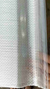 ( khổ tôn rộng 1.05m x Dài 1m dày 8dem) tấm tôn nhựa caro màu trắng lấy sáng mờ dùng để lấy sáng mái nhà  hiên che nắng  mưa...