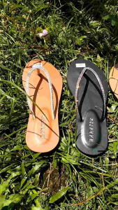 Sandal Flat Wanita Tali Jepit Full Mutiara