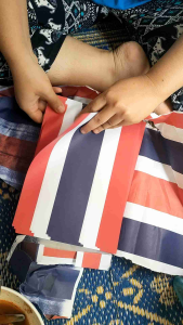 ธงชาติ ธงธรรมจักร กระดาษ ยกแพ็ค500แผ่น