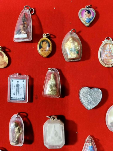 พระบ้าน พระเหมา พระกรอบ 30 องค์ รับทั้งหมดตามภาพ