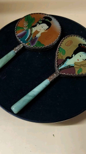 คันฉ่องกระจกทรงกลม/หัวใจจากจีน ด้ามจับเป็นหินธรรมชาติ(ของเก่าหายาก)