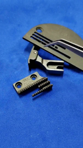 Gauge Set mesin Jahit Teflon B20 Warna Hitam / Needle Plate 3 baris set - JARUM 1 HIGH SPEED INDUSTRI P351 M.J.M-12406