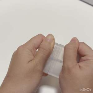 รุ่นใหม่2025 รีฟิลง่าย🔥 สเปรย์การ์ดพร้อมใช้ ขนาด20ml. กลิ่นแป้งเด็ก มี8สี