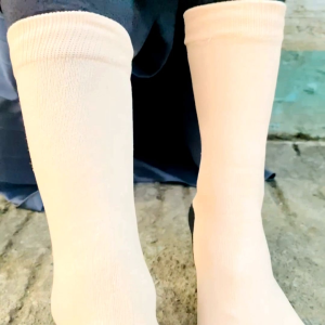 Kaos Kaki Jempol Muslimah Premium Warna Cream Krem Telapak Hitam Bahan Nylon Lembut Bukan Polyester Murah