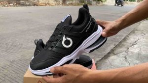 Sneakers hitam pria wanita terbaru sepatu hitam putih keren sepatu olahraga pria wanita sepatu lari pria wanitasepatu sekolah pria wanita sepatu senam wanita