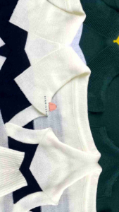 Sweatshirt Strip Tangan Panjang Rajut: Pilihan Terbaik untuk Cuaca Dingin