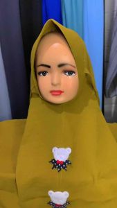 Hijab Bergo Anak Crinkel Airflow Karakter Boneka