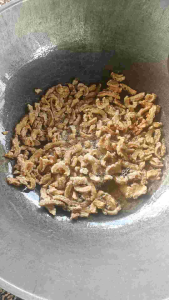 แคปหมูติดมัน กากหมูกร๊อบกรอบสูตรโบราณ*สำหรับทอดเอง*ขนาด1000กรัม×2ห่อ