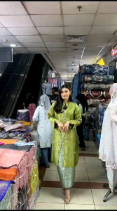Baju Kurung Wanita Modern: Model Kekinian & Elegan