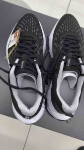 เปลี่ยนแปลงรองเท้าวิ่งชาย พร้อมสำหรับการวิ่งหรือออกกำลังกายรองรับแรงกระแทกได้ดี น้ำหนัก เบามาก