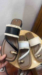 Dép xỏ ngón khuy mạ vàng quai ngang tua rua L45