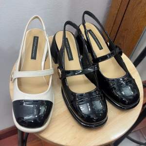 Giày sandan hở gót 5 phân khuy vàng chữ niuniu da bóng mã HH135 ( phom nhỏ nửa sz)