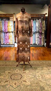 Abaya Zipper Viscos Renda by Dian Pelangi LIMITED EDITION Busana Muslim Baju Maxi Dress Gamis Kaftan Gaun Outfit Pesta Pernikahan Kondangan Casual Formal Wanita Hijaber Korea Cantik Anggun Modis Modern Elegan Mewah Model Arabian Terbaru Motif Jumputan