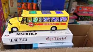 สินค้าขายดี! โมเดลรถบัสโรงเรียน ใส่ถ่านวิ่งชนถอย มีเสียง มีไฟ ความยาวรถประมาณ 30 cm (lu/mr 11)