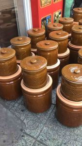 Hũ đựng gạo/ hũ muối dưa Bát Tràng Việt Nam đựng từ 3Lit-30Lit. Vì số Lít và số KG chênh lệch nhau. Nếu đựng gạo tăng lên 1Size.